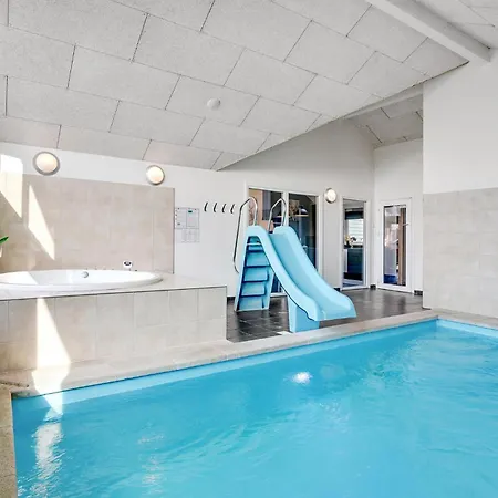 Awesome In Sydals With Kitchen *